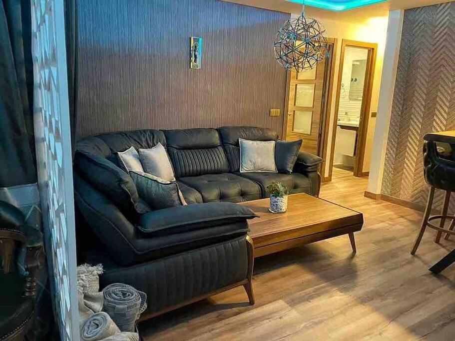 New Luxury 3-Bedroom Apartment Сеговия Екстериор снимка