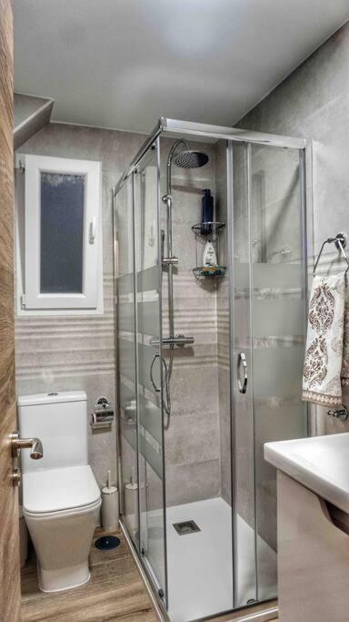New Luxury 3-Bedroom Apartment Сеговия Екстериор снимка