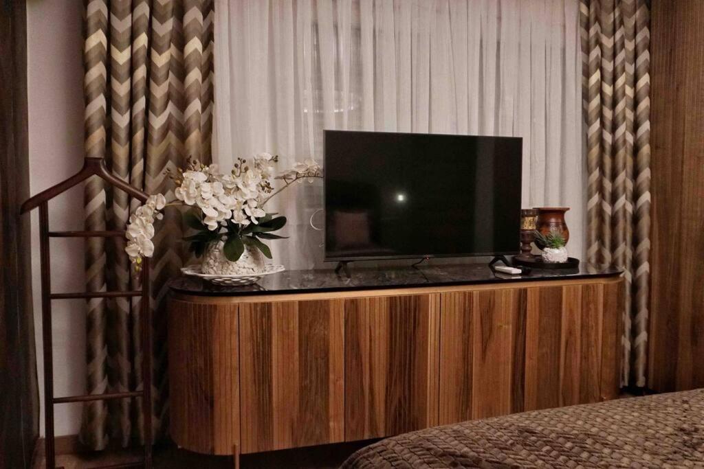 New Luxury 3-Bedroom Apartment Сеговия Екстериор снимка